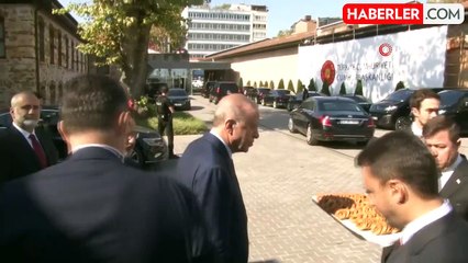 Cumhurbaşkanı Erdoğan'dan gazetecilere kandil simidi ikramı