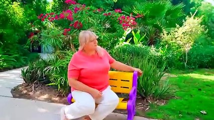 Entertainment Five-Kids-Challenge-to-find-Colorful-Car_1.mp4