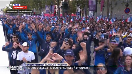 Parade des JO: le comité d'organisation défile à son tour sur les Champs-Élysées