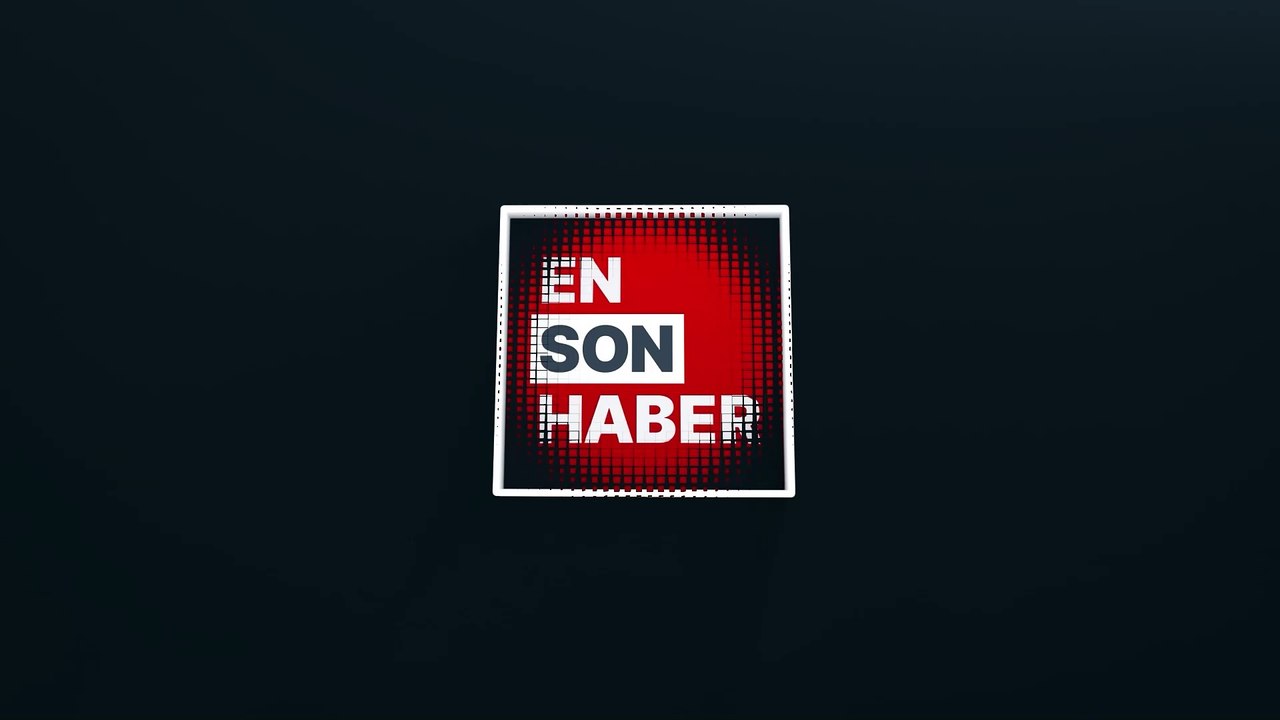 At kafası maskesi ile sokakta oyun havası oynadı