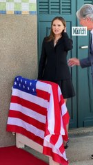 Natalie Portman inaugure sa cabine sur les Planches de Deauville