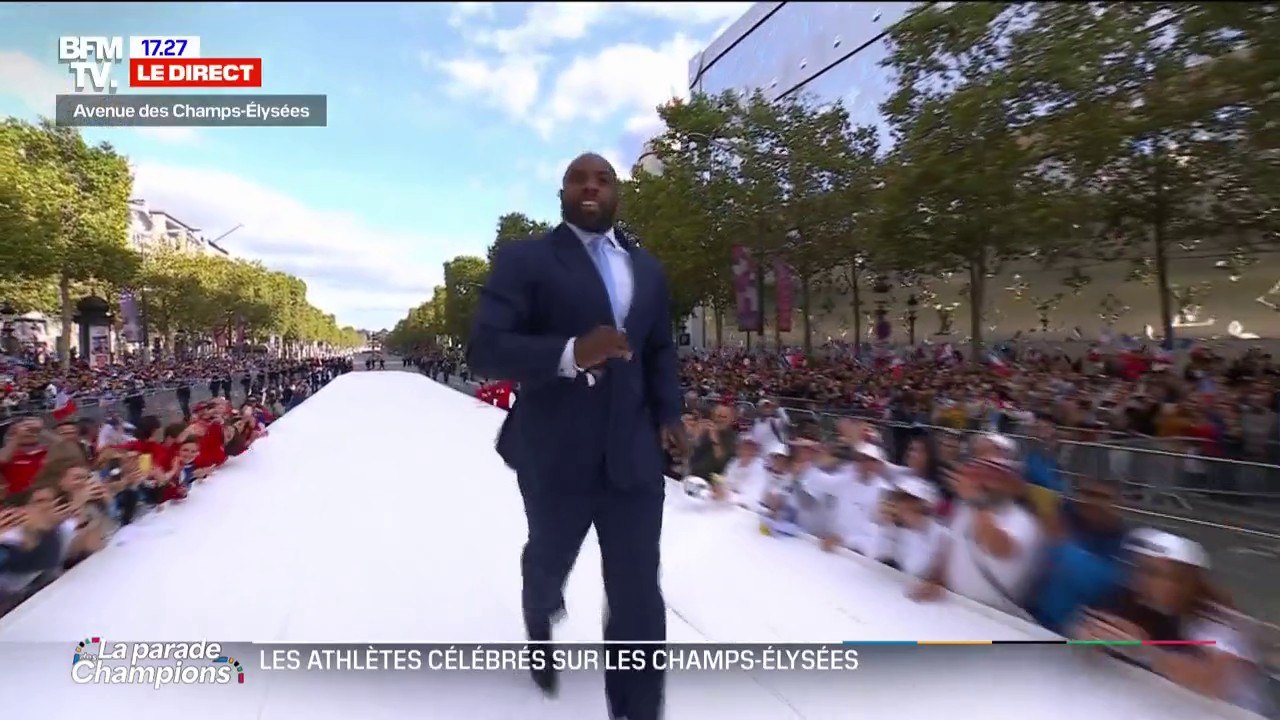 "Merci pour ces Jeux olympiques, c'était incroyable": Teddy Riner ovationné par la foule sur les Champs-Élysées