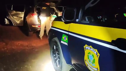 PRF apreende veículo com 375 quilos de maconha na BR-277 em Guaraniaçu