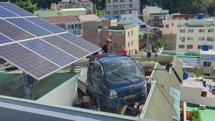 주택 옥상에 떨어진 1톤 화물차...'음주운전' / YTN