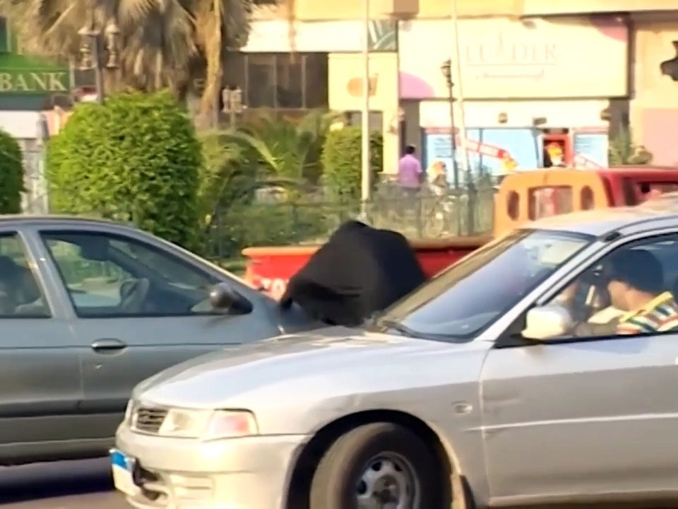 سرق معاش اخوة وهرب .. #طوق_نجاة