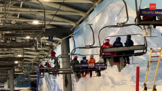 Rescatadas 40 personas que quedaron atrapadas en el telesilla de la estación de esquí del centro comercial Xanadú