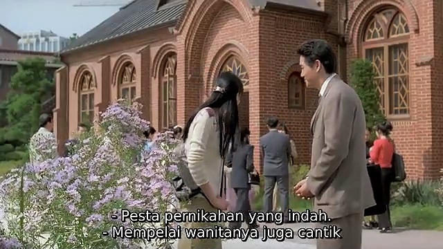  Woman is the future of man (2004)