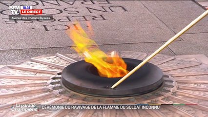 Parade des JO: la Flamme du tombeau du soldat inconnu ravivée par Emmanuel Macron