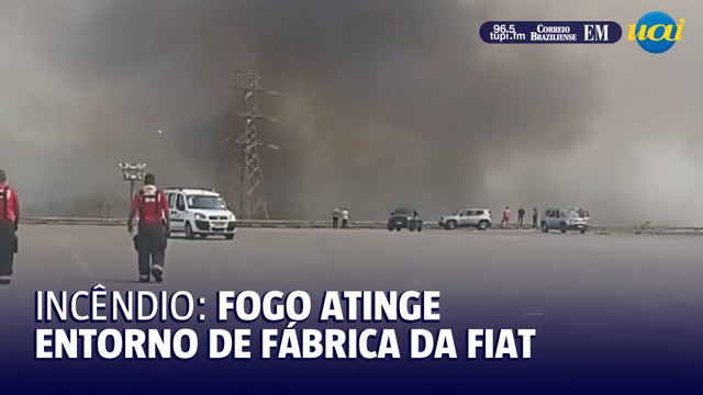 Incêndio em vegetação assusta trabalhadores da Fiat, em Betim