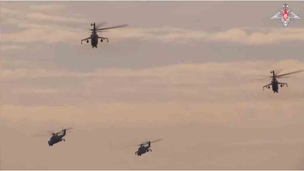ロシア国防省は、「オーシャン2024」軍事演習中にバルト艦隊のヘリコプターが陸上および海上の標的を攻撃する様子を示す映像を公開しました。