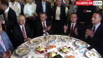 Özgür Özel ve Kılıçdaroğlu, Antalya'daki Düğünde Bir Araya Geldi