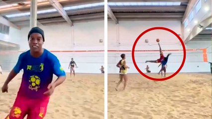 Ronaldinho sigue presumiendo su magia ahora en futvóley y a sus 44 años