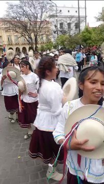 El tradicional baile del Suri por los peregrinos de la Puna