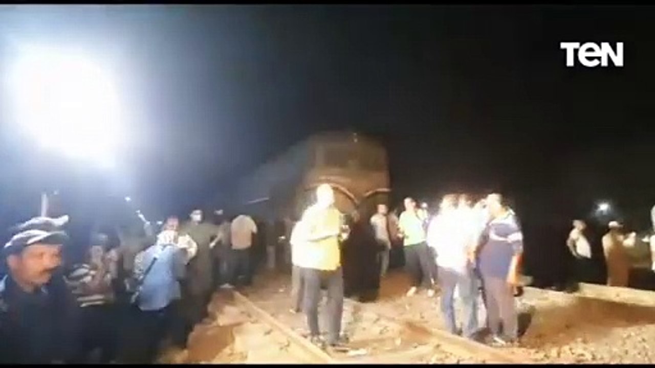 وصول الفريق كامل الوزير وزير النقل إلى موقع حادث تصادم قطاري الزقازيق