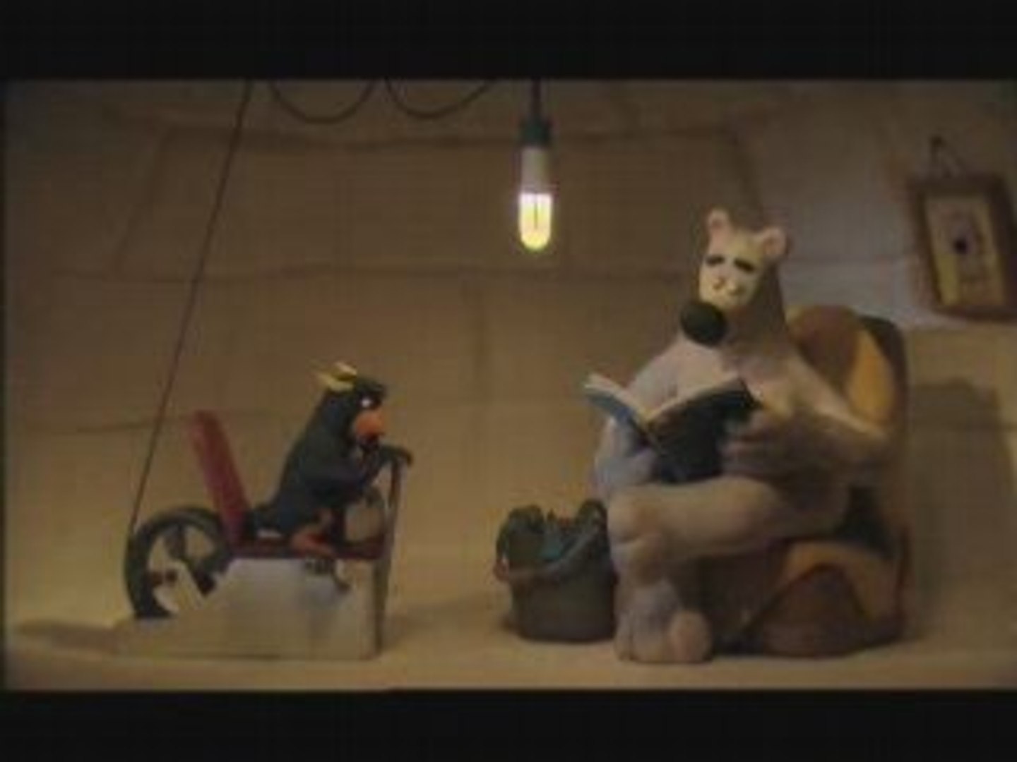 ⁣Penguin Lightbulbs - The animals save the Planet (Aardman)