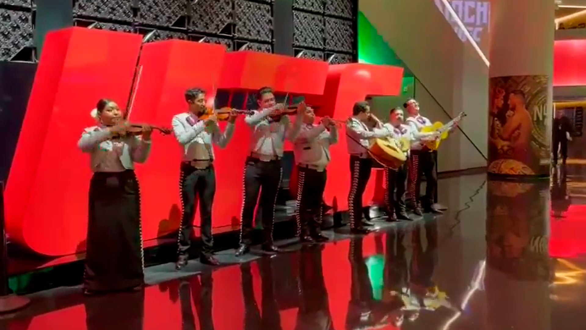 Noche UFC: Mariachis comienzan la fiesta mexicana previo a la primera pelea en Las Vegas