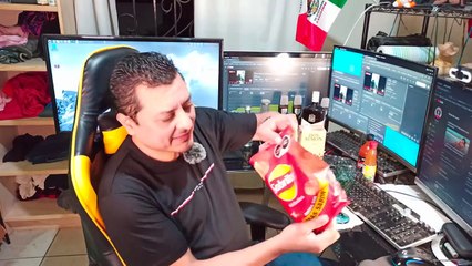 Bebiendo vino blanco en la oficina comiendo botanas sabritas adobadas y platicando con toda la coman