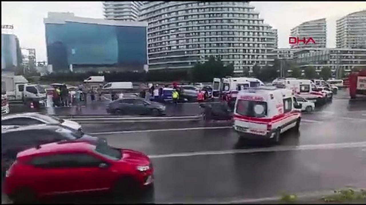 Bağcılar TEM'de zincirleme trafik kazası: 1 ölü 1 yaralı