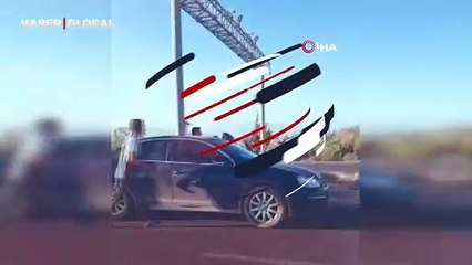 Trafikte korku dolu anlar: Otobüs şoförü, otomobil sürücüsüne bıçakla saldırdı