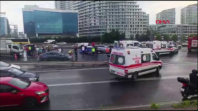 İstanbul - Bağcılar TEM'de zincirleme trafik kazası