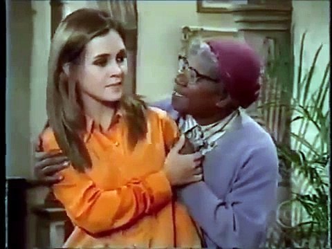 Novela A Indomada (1997) - Maria Altiva desmaia e come as folhas do livro do cartório