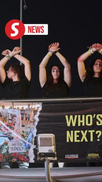 Police scuffle with protesters at Tel Aviv hostage rally