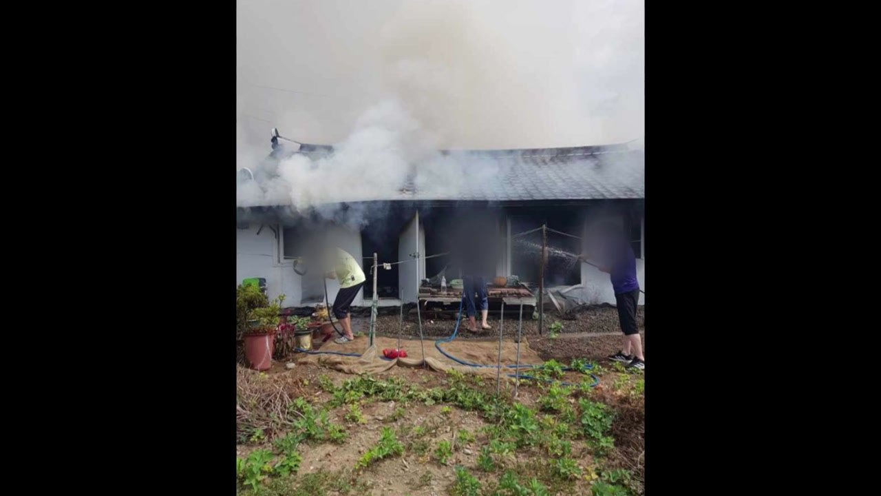 여수서 에어컨 화재로 주택 불타...80대 1명 경상 / YTN