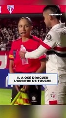 Il y a des joueurs dragueurs, mais lui, il a osé draguer l'arbitre de touche en plein match