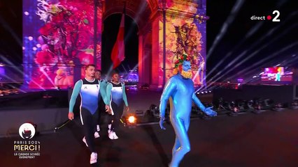 Philippe Katerine nu aux JO de Paris : le chanteur crée la surprise après la Parade des champions