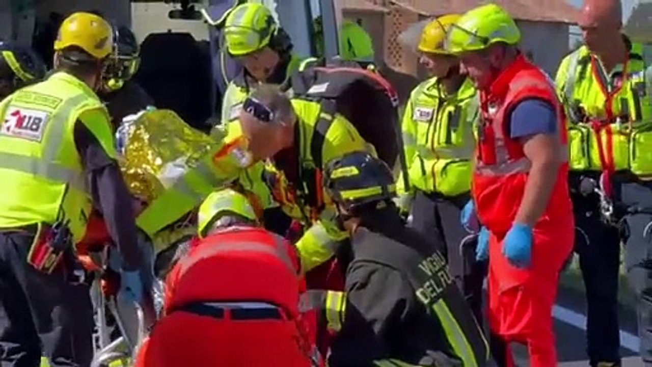 II video dell'incidente in provincia di Piacenza: «Due feriti gravi, auto e moto distrutti dopo lo scontro a Pontenure»