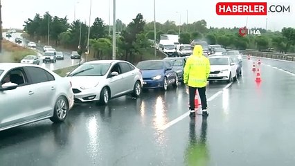 Büyükçekmece E-5'te Yağmur Nedeniyle Tır Kaza Yaptı