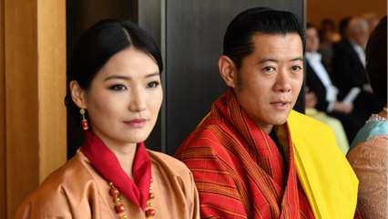 GALA VIDEO - Royal baby au Bhoutan : le roi et la reine dévoilent d’adorables photos de leur fille d’un an