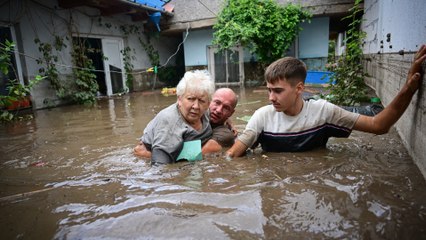 Télécharger la video: La tempête Boris ravage l'Europe centrale, des disparus et d'énormes dégâts