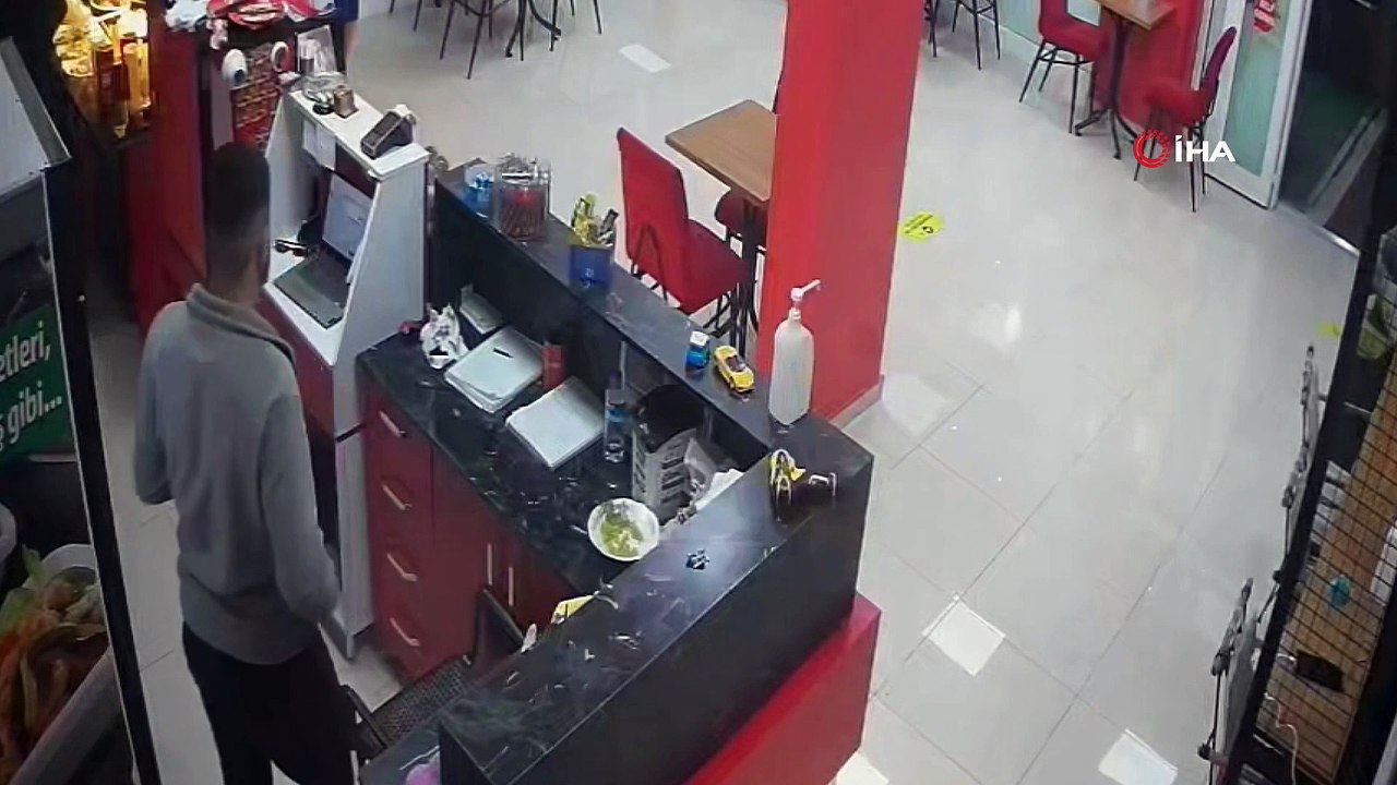 Çalıştığı Dükkanı Soyan Hırsız Kamerada
