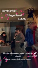 Travestiekunst Miss-Lili die Party-Queen