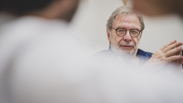 Juan Luis Cebrián: He sido permanentemente un votante socialista, en la últimas elecciones obte por la abteción. No puedo votar a quien pervierte la socialdemocracia .