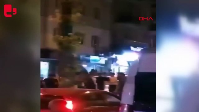 Bursa'da iki grubun tekmeli yumruklu kavgası kamerada