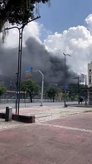 Incêndio no bairro do Comércio assusta moradores; assista