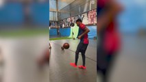 Se hace viral esto de Lamine con un balón de basket al puro estilo Ronaldinho: alucinante