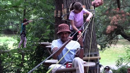 Le week-end, des familles font découvrir à des migrants la "vie à la française"