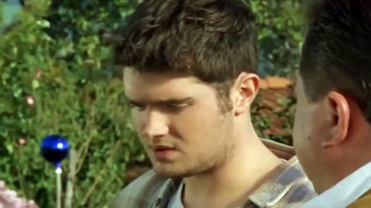 Die Rosenheim-Cops (74) Staffel 5 Folge 20 - Der Tod kam auf Kufen