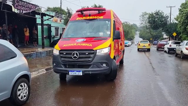 Idoso é socorrido pelo Siate em um bar no Bairro Cataratas