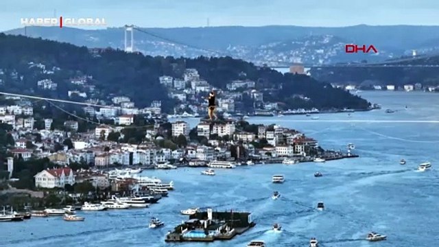 Nefes kesen yürüyüş! İp üzerinde Asya'dan Avrupa'ya geçti