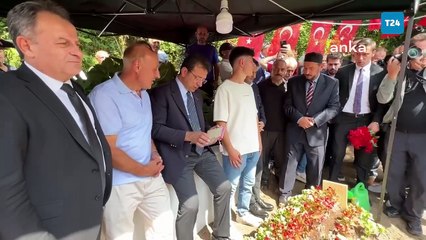 Ekrem İmamoğlu şehit olan akrabasının mezarında Kuran okudu