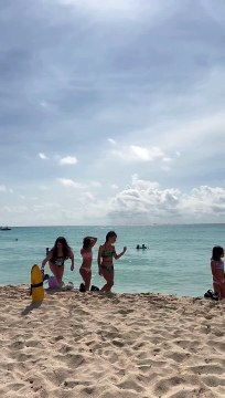 Las imágenes de las paradisíacas vacaciones de Cinthia Fernández y Roberto Castillo con las hijas de ambos 2