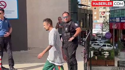 Kolonya içip kendini kaybetti! Bıçakla kolunu kesmeye başladı