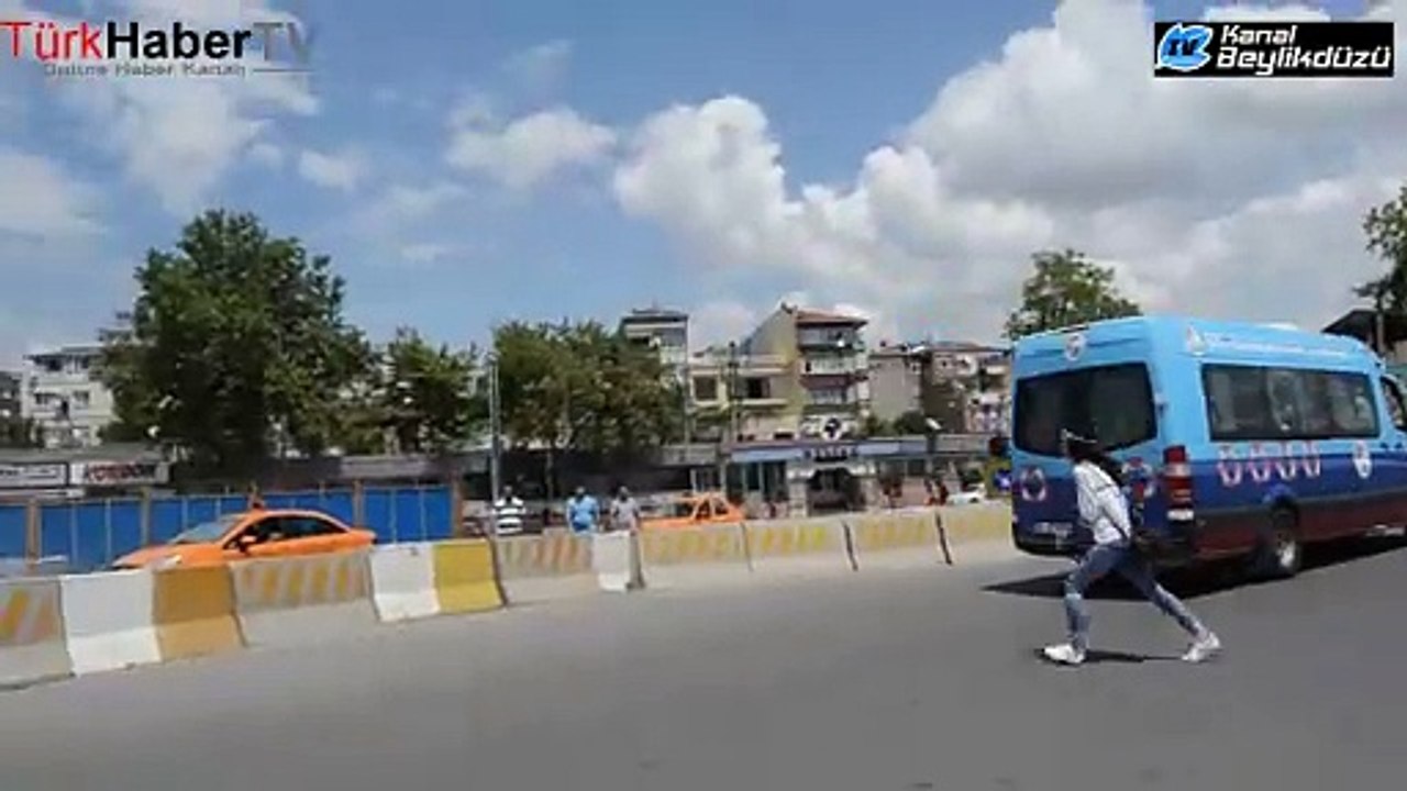 YENİ KAPI SAHİLİNDE YAYA YOLU YOK  TRAFİK IŞIĞI YOK POLİS YOK YAYA YÜRÜME ŞERİDİ YOK VATANDAŞ NEREDEN YÜRÜYECEK