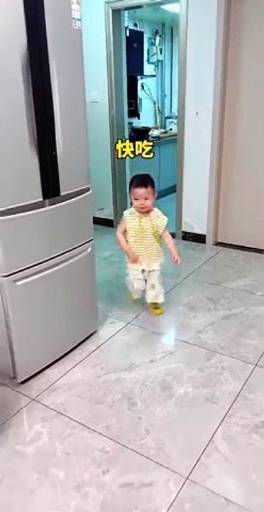 Papa does not watch tv while eating