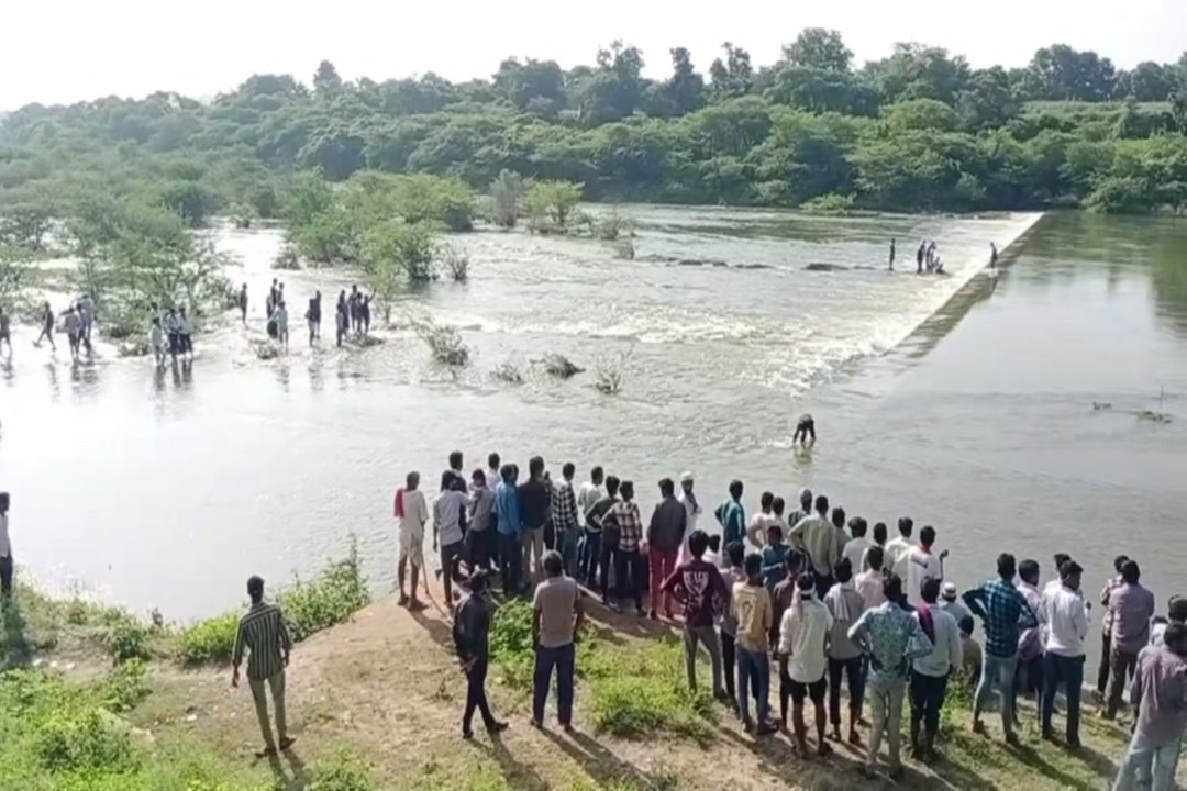 Banas :  बीगोद में दूसरे दिन भी नदी में शवों की तलाश जारी, कल हुआ था हादसा