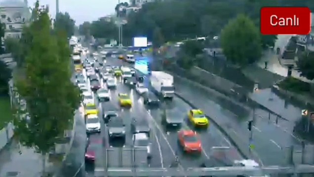 Beşiktaş Stadı Mobese izle, Vodafone Park çevresindeki hareketlilik. stadyum önündeki trafik durumunu, etkinlik hazırlıklarını ve taraftar yoğunluğunu izleyebilirsiniz.